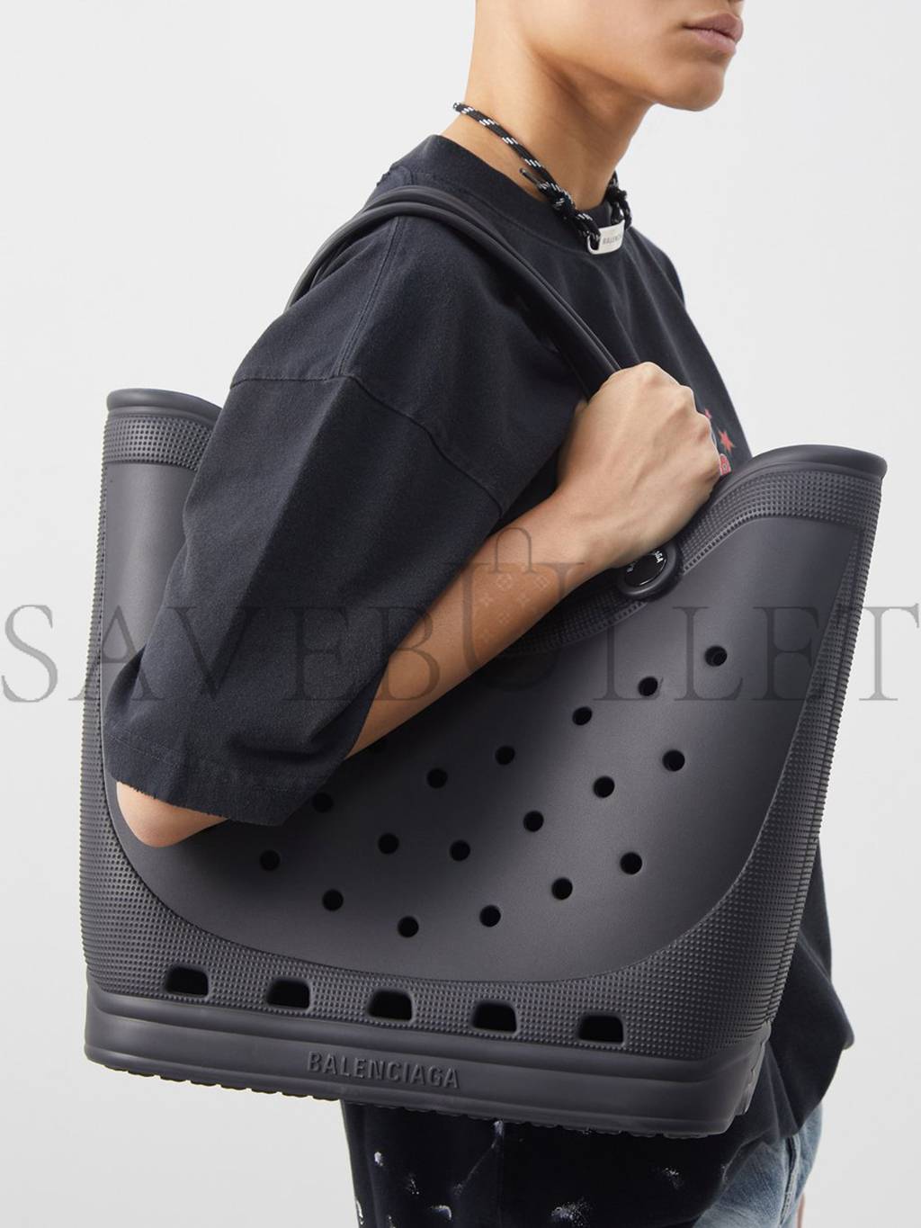 BALENCIAGA BLACK X CROCS RUBBER TOTE BAG MATCHESFASHION US (47.7*36.8*17.5cm)